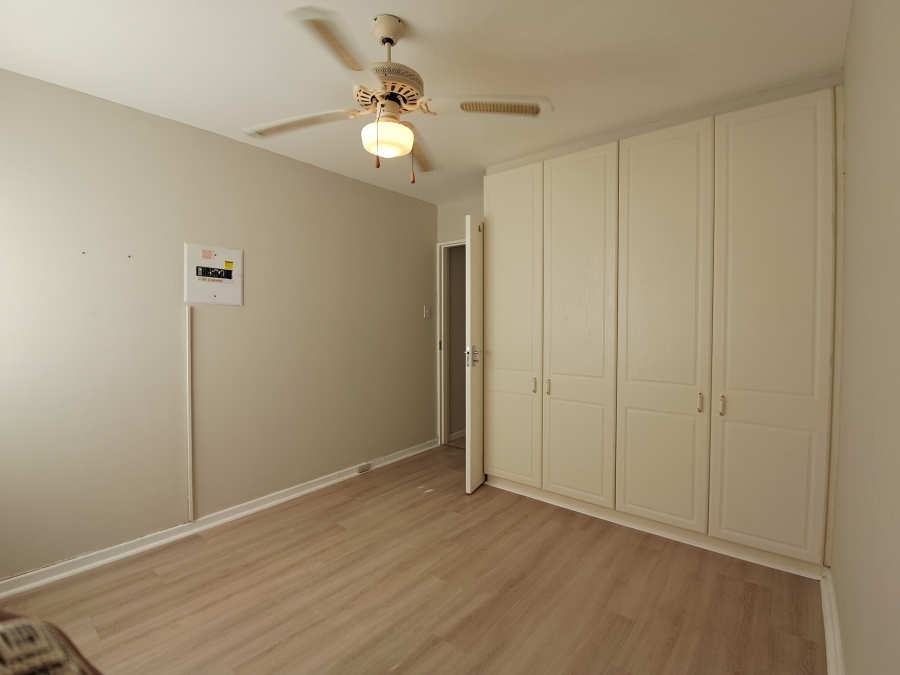 To Let 2 Bedroom Property for Rent in Wavecrest Eastern Cape